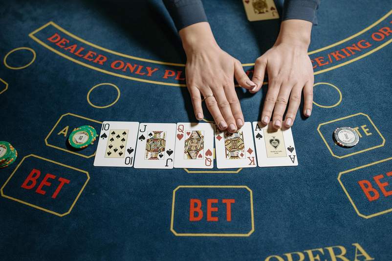 Casiroom Casino: Pros and Cons